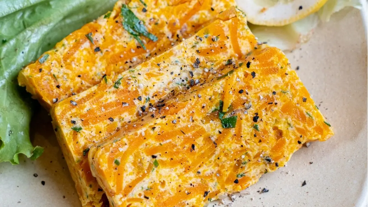 Terrine de carottes aux herbes et au poivre