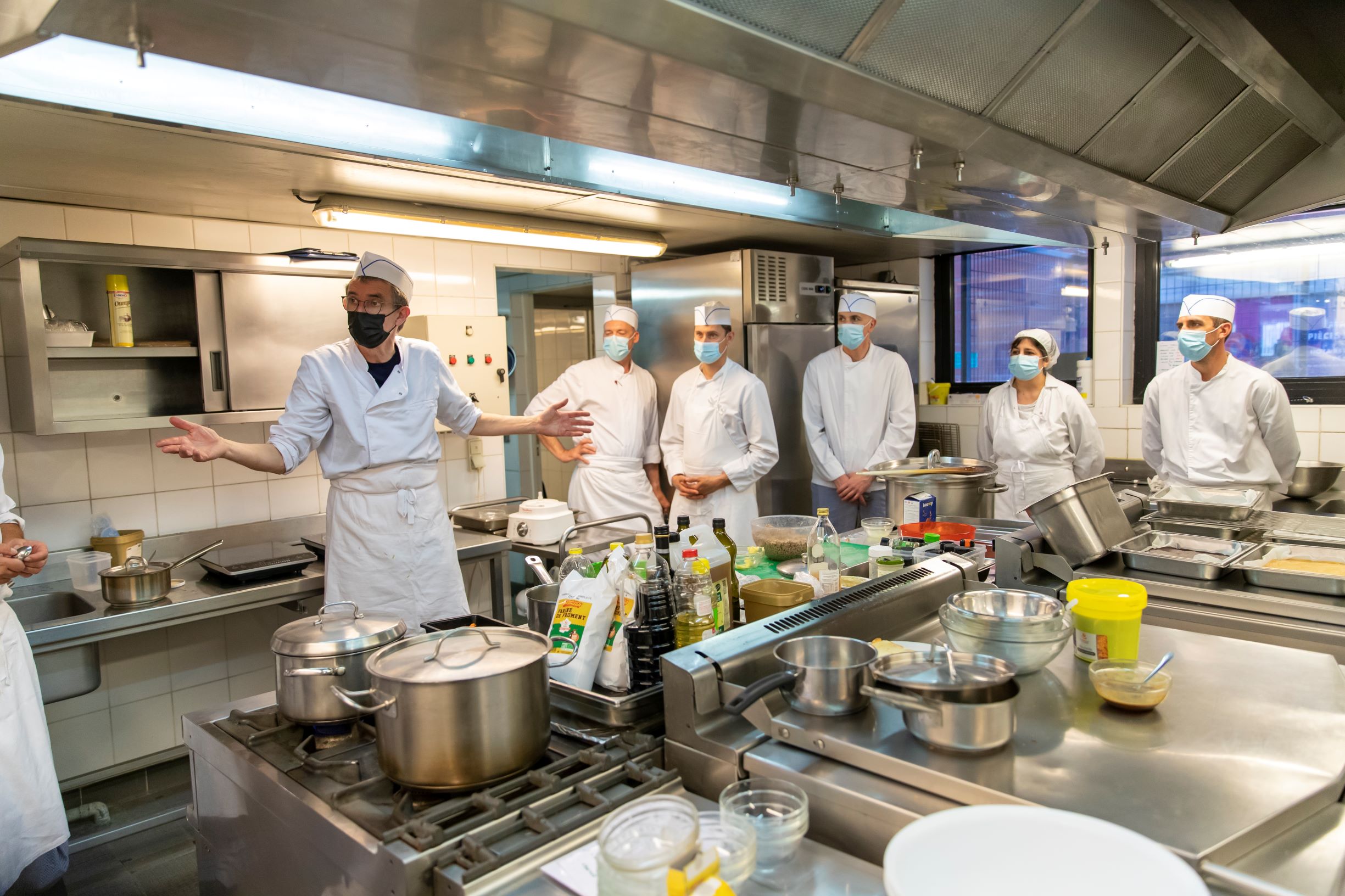 Gilles Daveau anime une formation de cuisine alternative